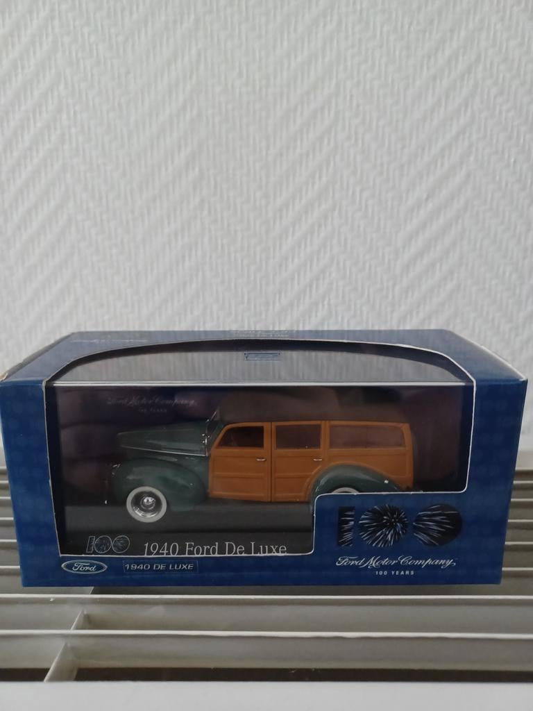 Minichamps 1940 Ford De Luxe 1:43 100 years versie, Ophalen of Verzenden, Auto, MiniChamps
