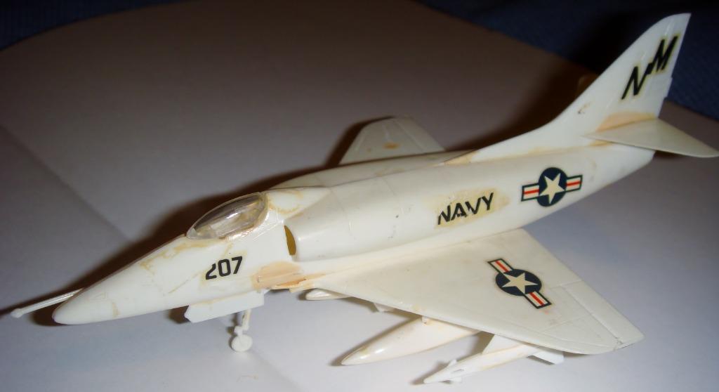 Maquette Douglas MDD A-4E Skyhawk, Revell 4014, 1/100, 1984, Revell, Enlèvement, Utilisé, 1:72 à 1:144