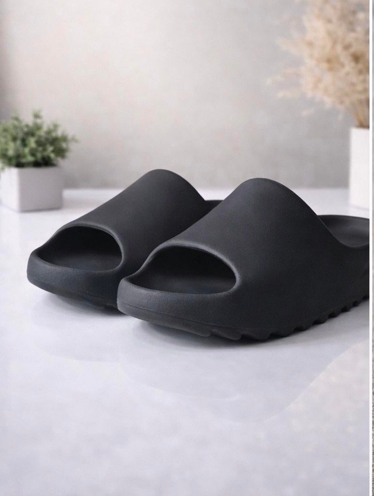 Adidas yeezy slide noir, Ophalen of Verzenden, Zo goed als nieuw, Zwart