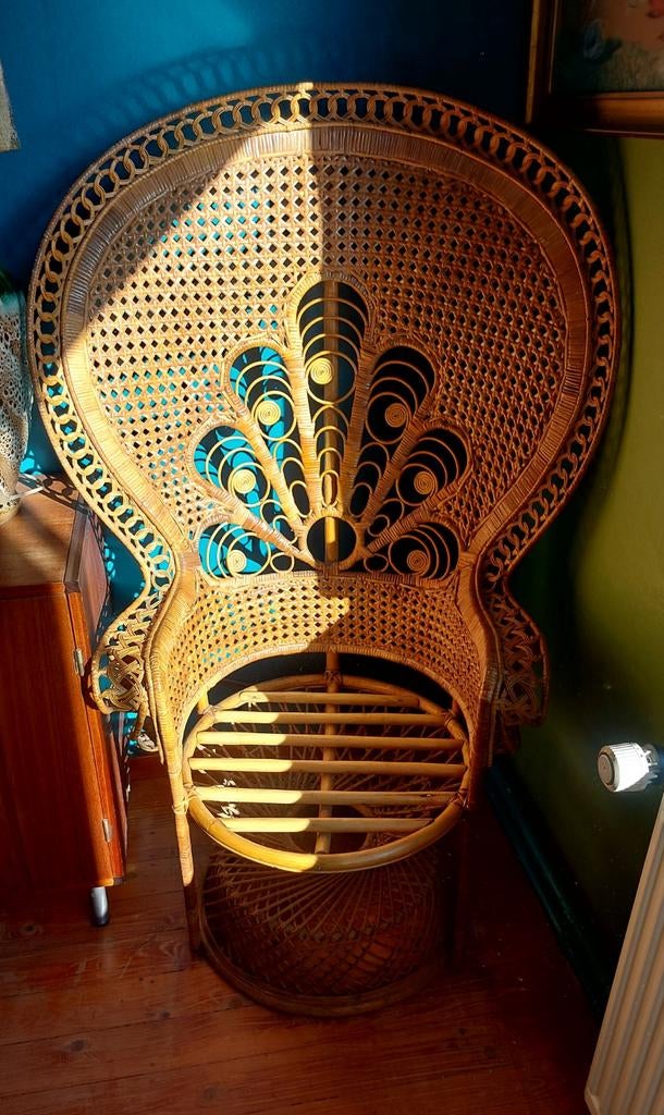 Chaise Peacock des années 1970, Enlèvement