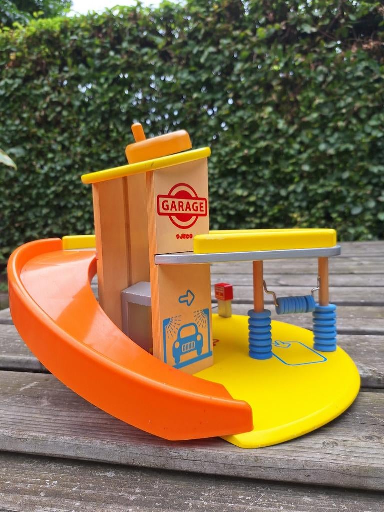 Houten garage met 5 auto's - Djeco, Ophalen, Zo goed als nieuw, Overige typen