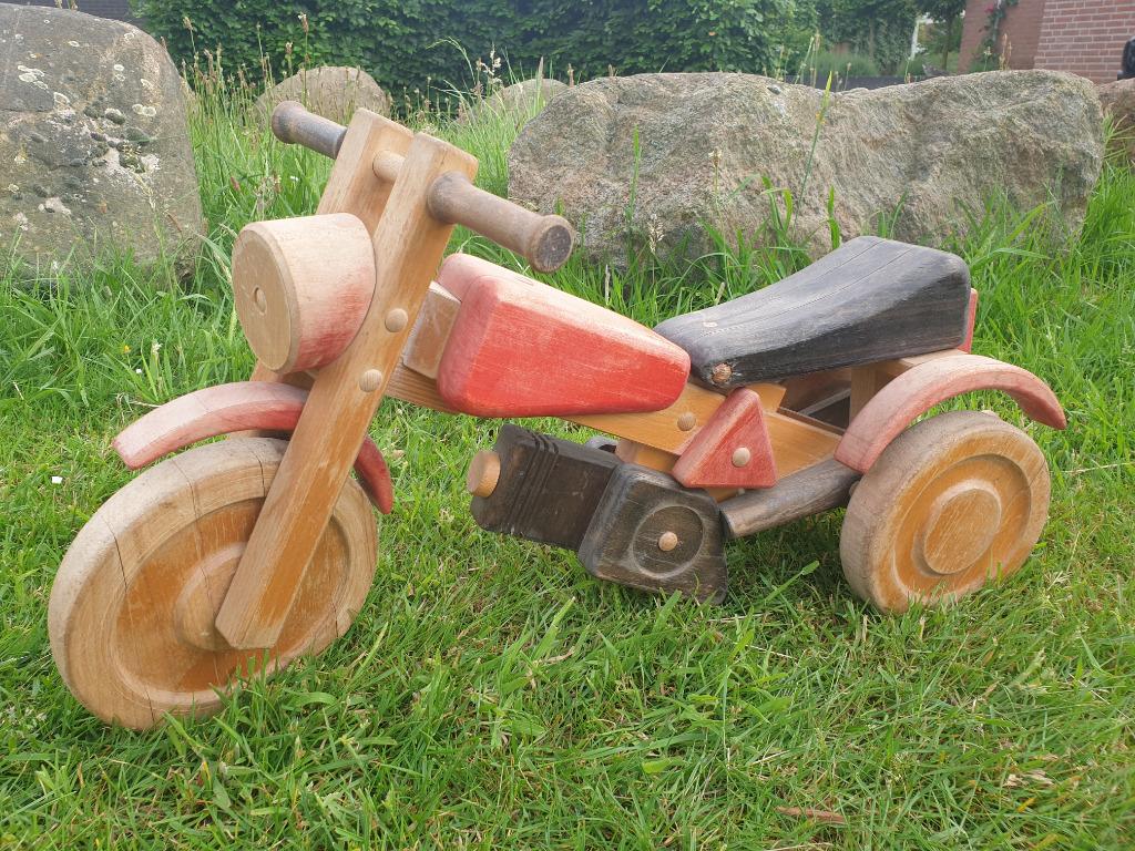 Stoere echte houten MOTOR loopwagen !, Kinderen en Baby's, Speelgoed | Houten speelgoed, Ophalen of Verzenden, Gebruikt, Rij- of Hobbelspeelgoed