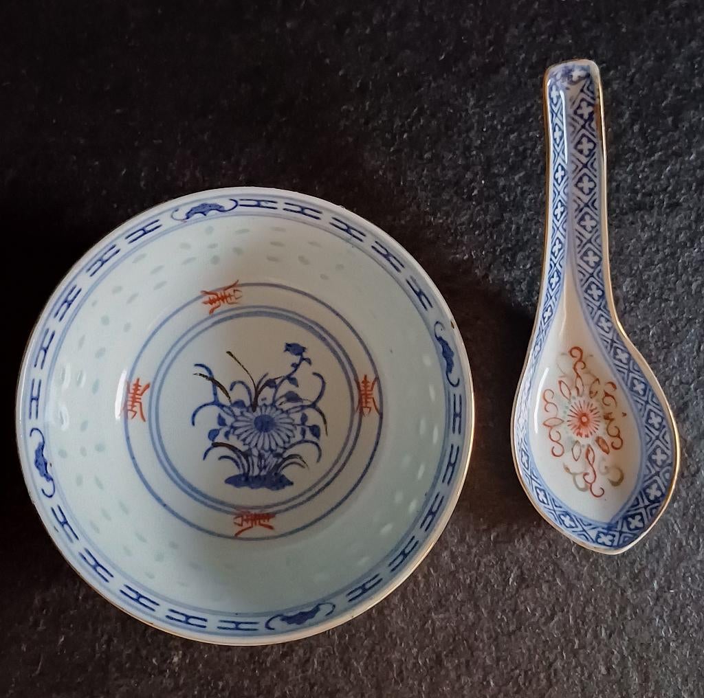 Chinees porseleinen soepkom met lepel, Antiek en Kunst, Antiek | Keramiek en Aardewerk, Ophalen of Verzenden