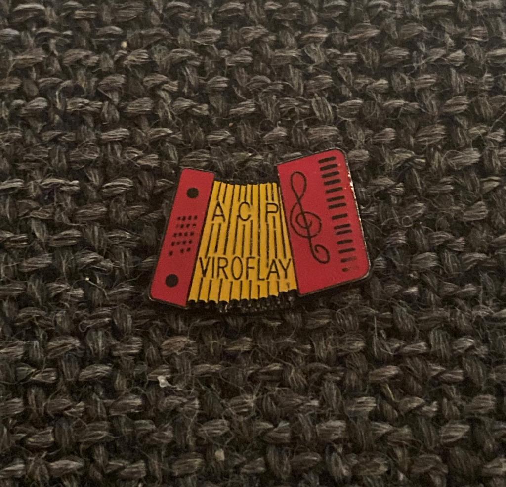 PIN - ACP VIROFLAY - ACCORDEON, Verzamelen, Verzenden, Gebruikt, Overige onderwerpen, Speldje of Pin