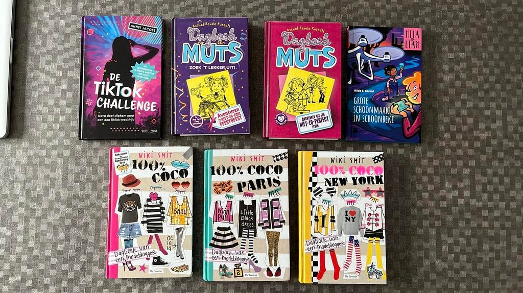 Pakket meisjesboeken 10 tot 12 jaar, Ophalen of Verzenden, Zo goed als nieuw, A Jacobs, N Smit,  Russell, Gerard, Fictie