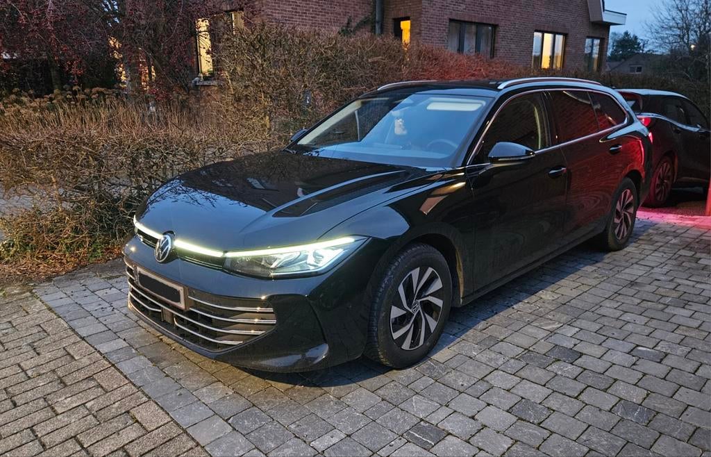 VW Passat 2.0 diesel,  5500 km, nieuw, Auto's, 4 cilinders, Zwart, Leder, Bedrijf