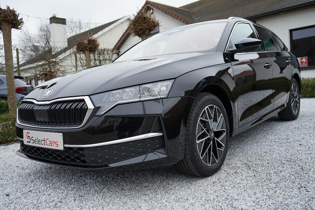 Skoda Octavia Combi ~ SELECTION ~ NEW CAR ~MILD HYBRID ~ DSG, Auto's, USB, Stof, 1498 cc, 4 cilinders