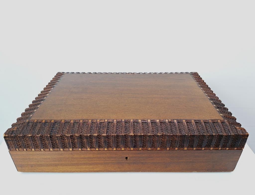 Boîte en bois ancienne fabriquée à la main, Enlèvement ou Envoi