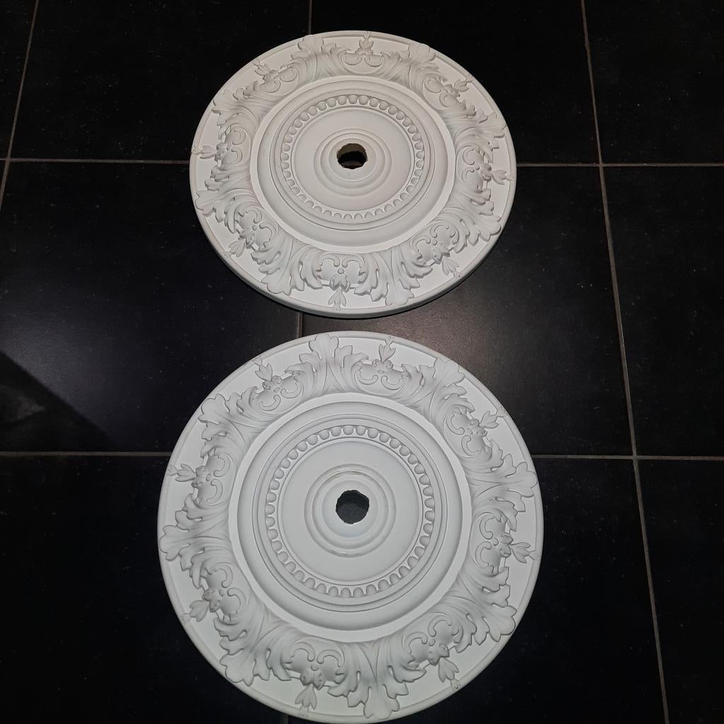 Rozetten in perfecte staat , 50 cm diameter , gat 4 cm ., Ophalen of Verzenden