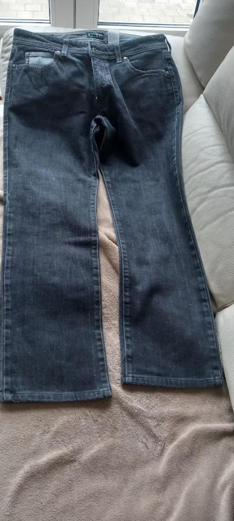 Pantalon Armani pour femme. Comme neuf. De véritables vêteme, Enlèvement ou Envoi, Comme neuf, Longs, Noir