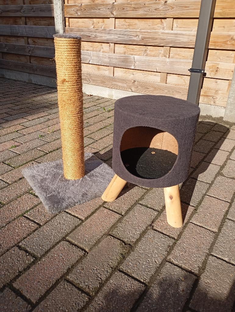 Krabpaal katten en kattenhuisje, Ophalen, Gebruikt