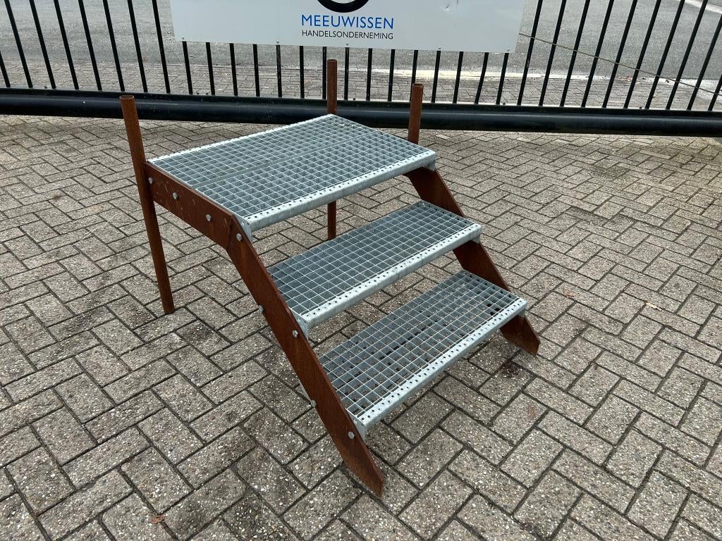 Stalen trap/bordestrap 3-treeds 60CM VH gebruikt, Ophalen