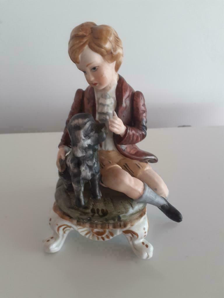 beeldje met jongen en hond, Enlèvement, Comme neuf, Humain