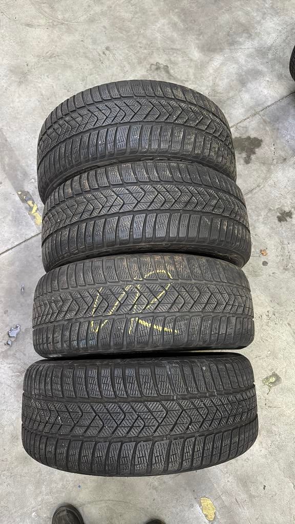 2454518  245/45R18 winter merk Pirelli, Ophalen