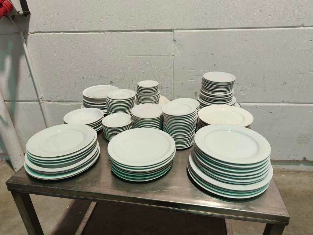 Lot servies (130 borden -34 onderzet) diverse merken/maten, Huis en Inrichting, Keuken | Servies, Ophalen, Divers, Divers, Divers
