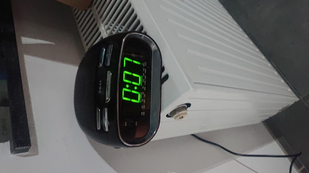 Radio réveil Akai