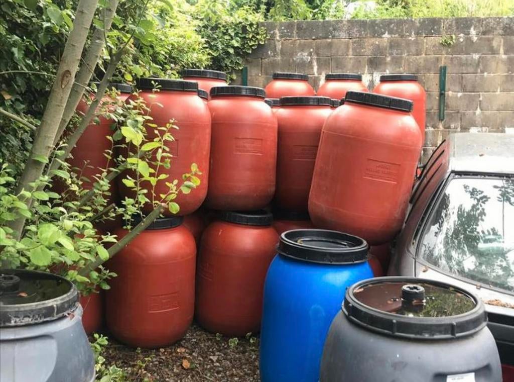 Tonneaux (fûts - barils) 190-220-250L plastique alimentaire, Jardin & Terrasse, 150 litres ou plus, Enlèvement, Utilisé, Synthétique