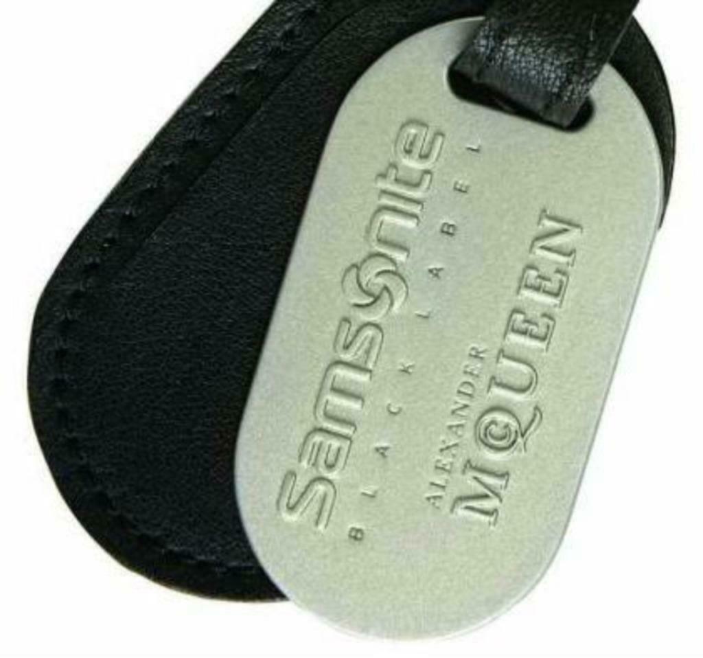 Alexander McQueen Name tag/Key holder, Enlèvement ou Envoi, Neuf, Autres matériaux