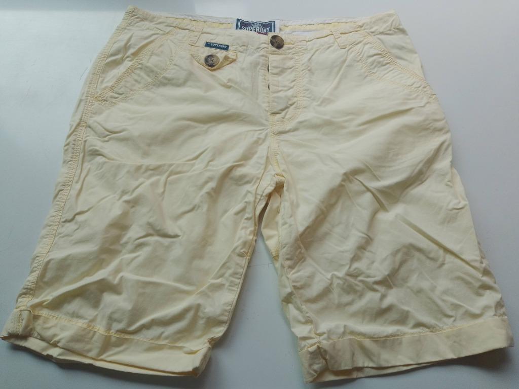 short lichtgeel superdry Medium M in heel goede staat, Kleding | Heren, Broeken en Pantalons, Maat 48/50 (M), Geel, Ophalen of Verzenden