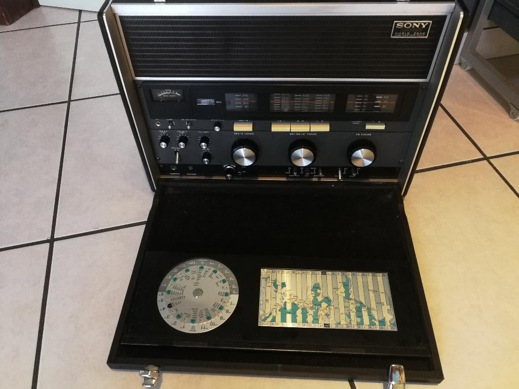 wereld radio Sony CRF 220 uit 1972, Antiek en Kunst, Ophalen