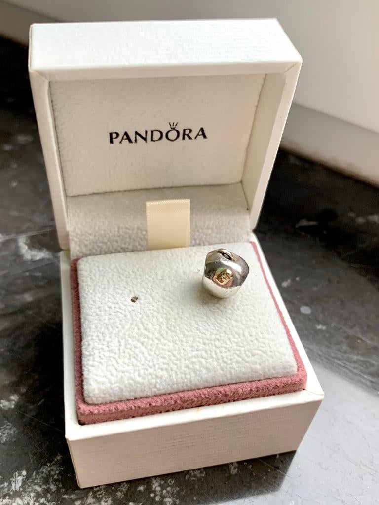 Charm Pandora pomme avec ver de terre en or, Goud, Pandora