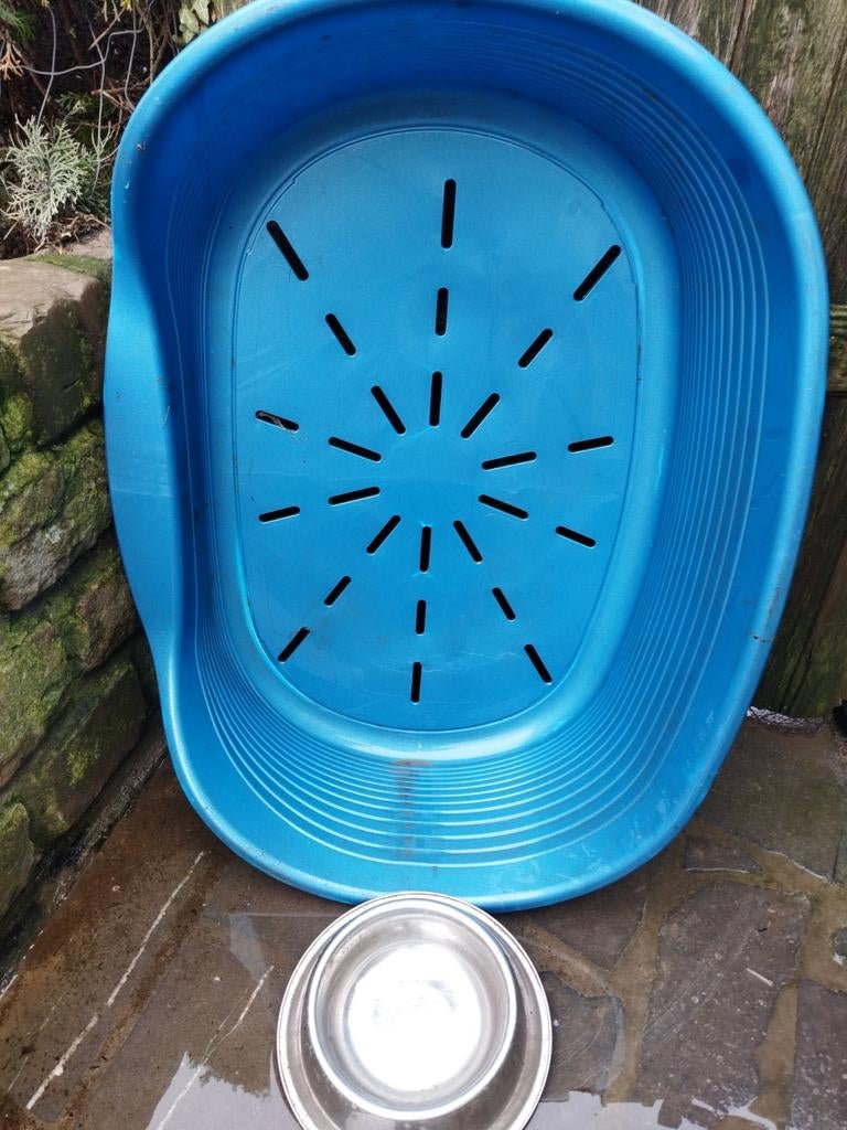 Panier pour chien et gamelle, Enlèvement, Comme neuf