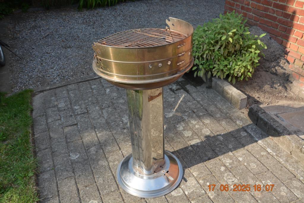 BBQ op houtskool, Ophalen, Gebruikt, GEEN, Met accessoires