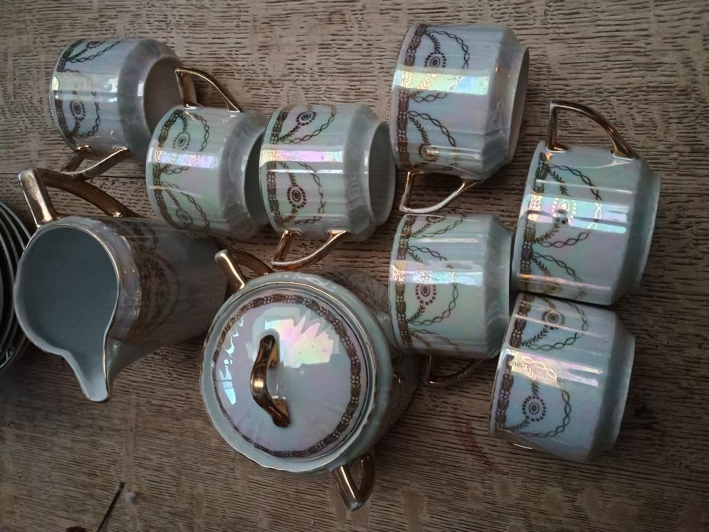Parelmoer koffieservies 7 bordjes 7 kopjes + melk/suikerpot, Antiek en Kunst, Antiek | Servies compleet, Ophalen