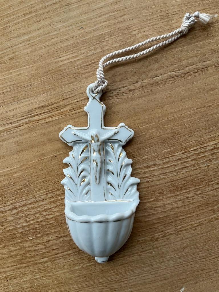 Porceleinen mini wijwatervatje, Ophalen