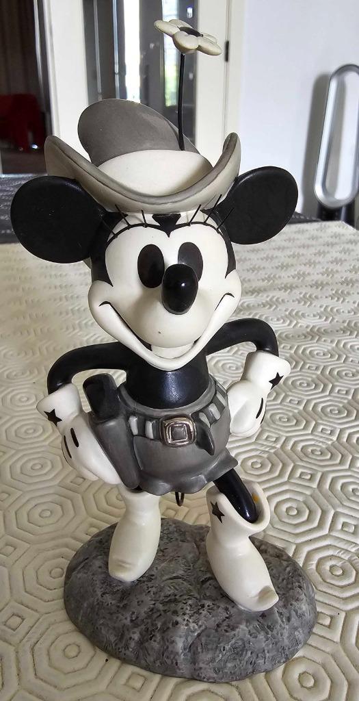 Minnie Mouse WDCC - Cutest Li'l Cowgirl from Two-Gun Mickey, Ophalen, Mickey Mouse, Zo goed als nieuw, Beeldje of Figuurtje