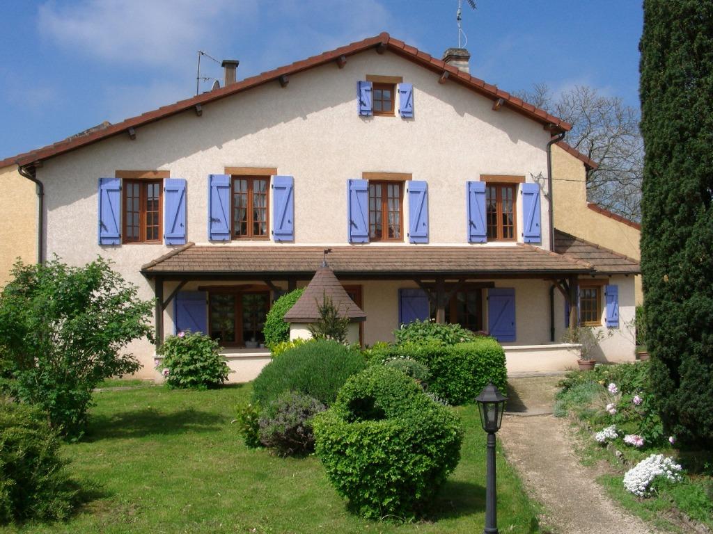 Maison avec gîte en BOURGOGNE DU SUD, Village, 6 pièces, 154 m², France