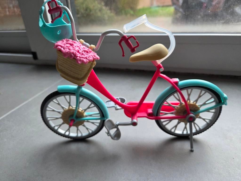 Barbie fiets met toebehoren., Kinderen en Baby's, Ophalen, Zo goed als nieuw