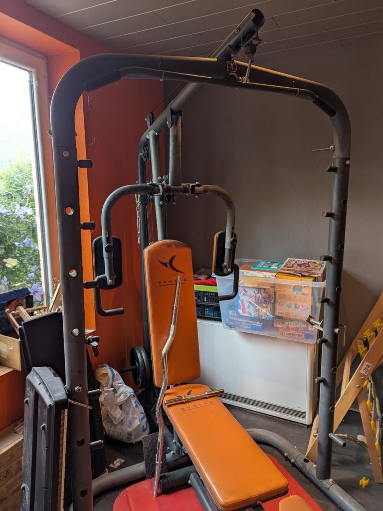 Banc de musculation complet avec plusieurs poids (+/-60Kg), Enlèvement, Utilisé, Bras, Autres types