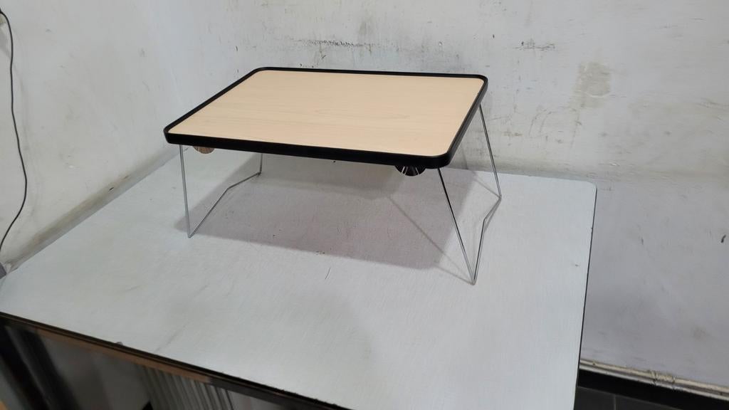 Nieuwe opklapbare bedtafel voor een zieke persoon, nooit geb