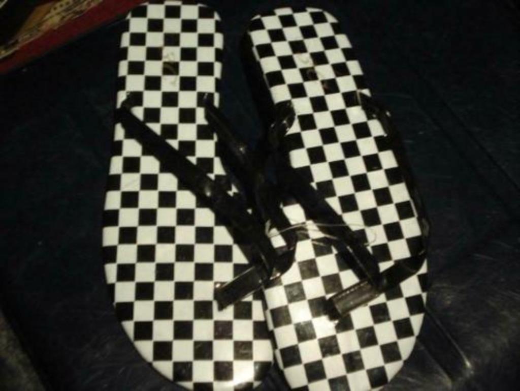 Gratis Verzenden Nieuwe coole zwarte ibiza fuif slippers 35, Kleding | Dames, Slippers, Verzenden, Zwart, Nieuw