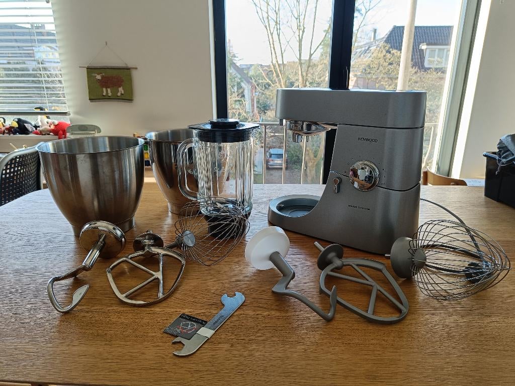 Kenwood Major Titanium, keukenmixer, veel accessoires, 4 liter of meer, Ophalen, Zo goed als nieuw, 3 snelheden of meer