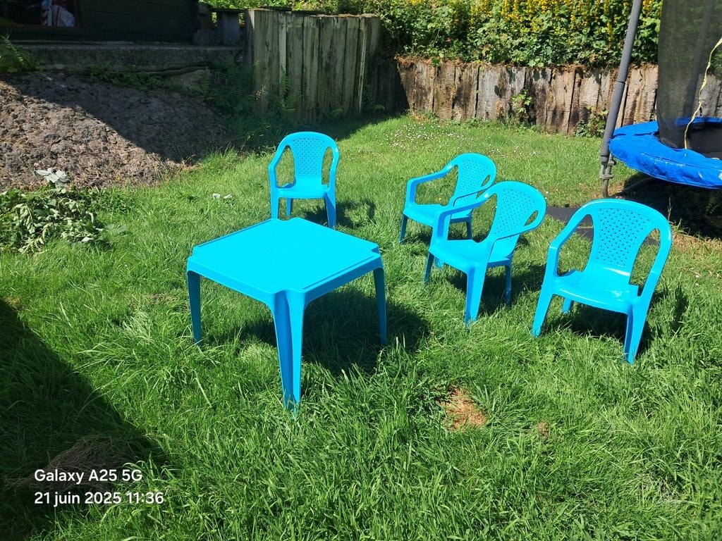 Table et chaises d extérieur pour enfant, Zo goed als nieuw