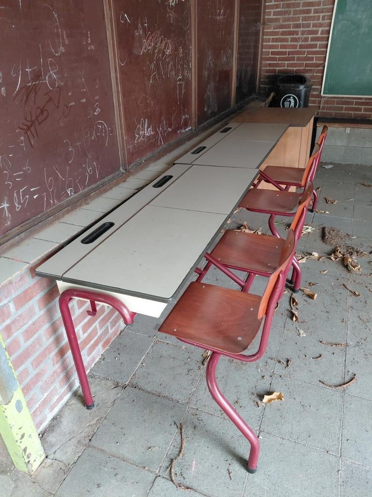 Schoolbanken, Ophalen