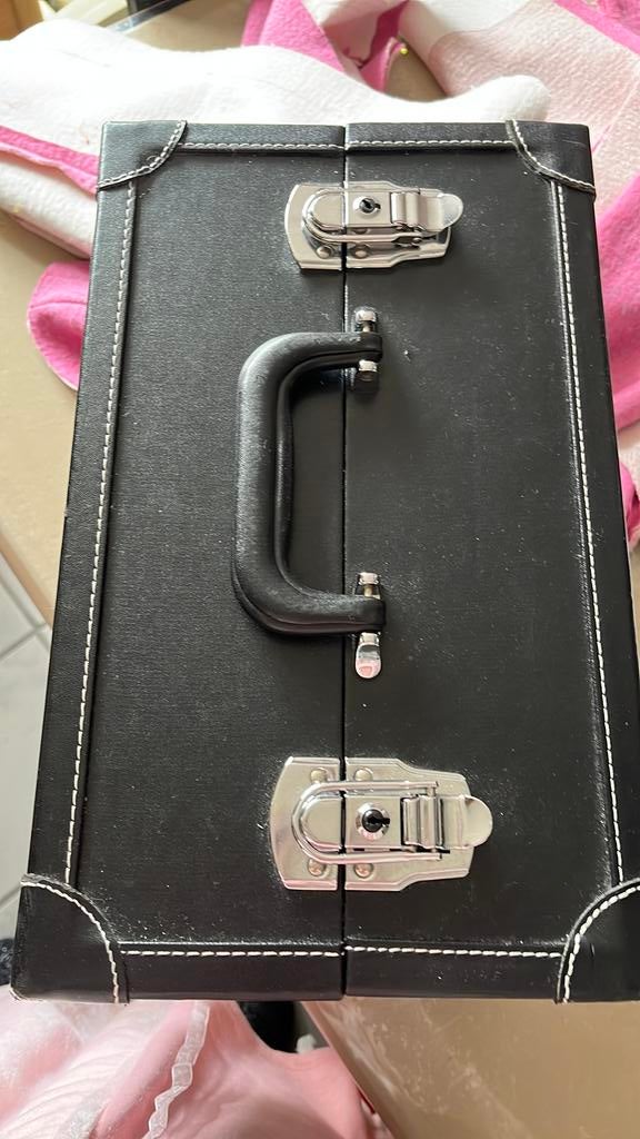 Naaikoffer, Hobby en Vrije tijd, Naaien en Fournituren, Ophalen of Verzenden, Zo goed als nieuw