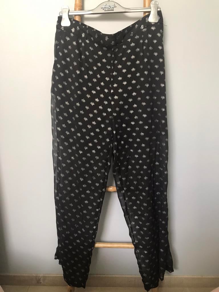 Vero Moda vloeiende zwarte broek met zilveren patronen, Kleding | Dames, Broeken en Pantalons, Vero Moda, Zo goed als nieuw, Zwart