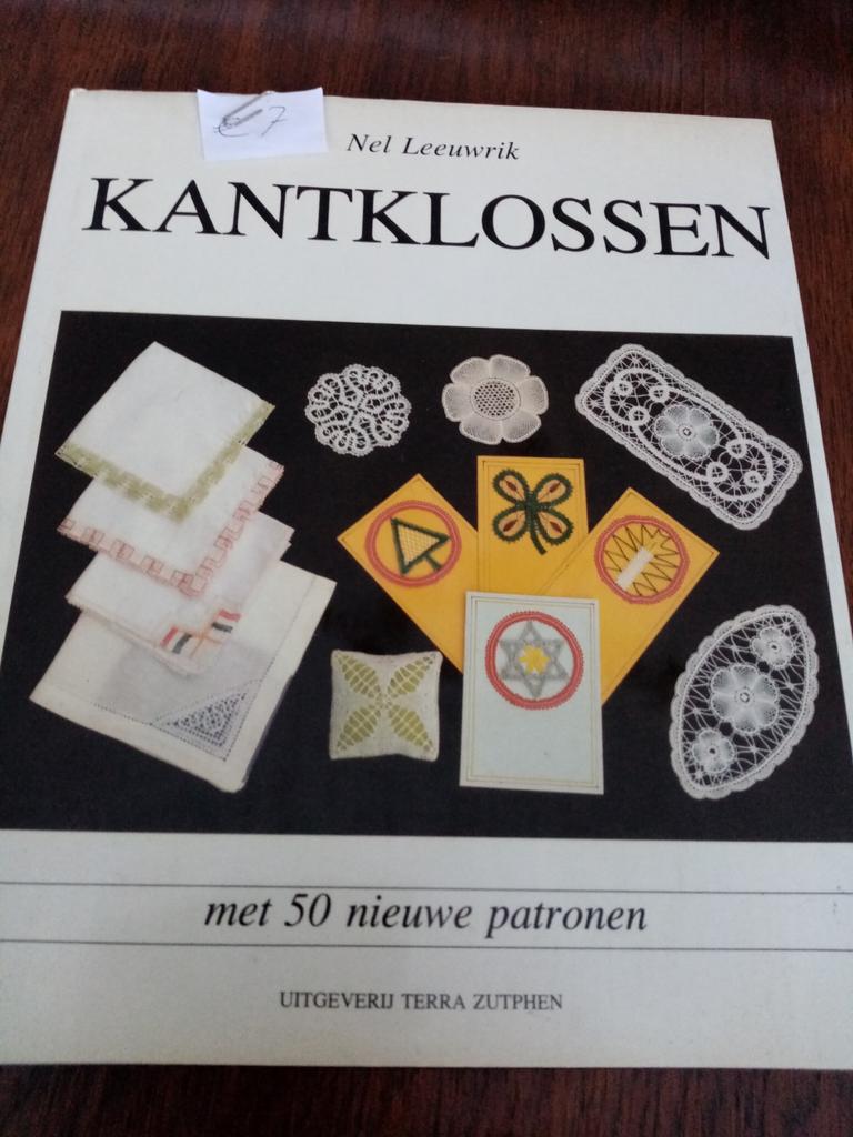 Kantklossen met50 patronen, Ophalen of Verzenden, Patronen