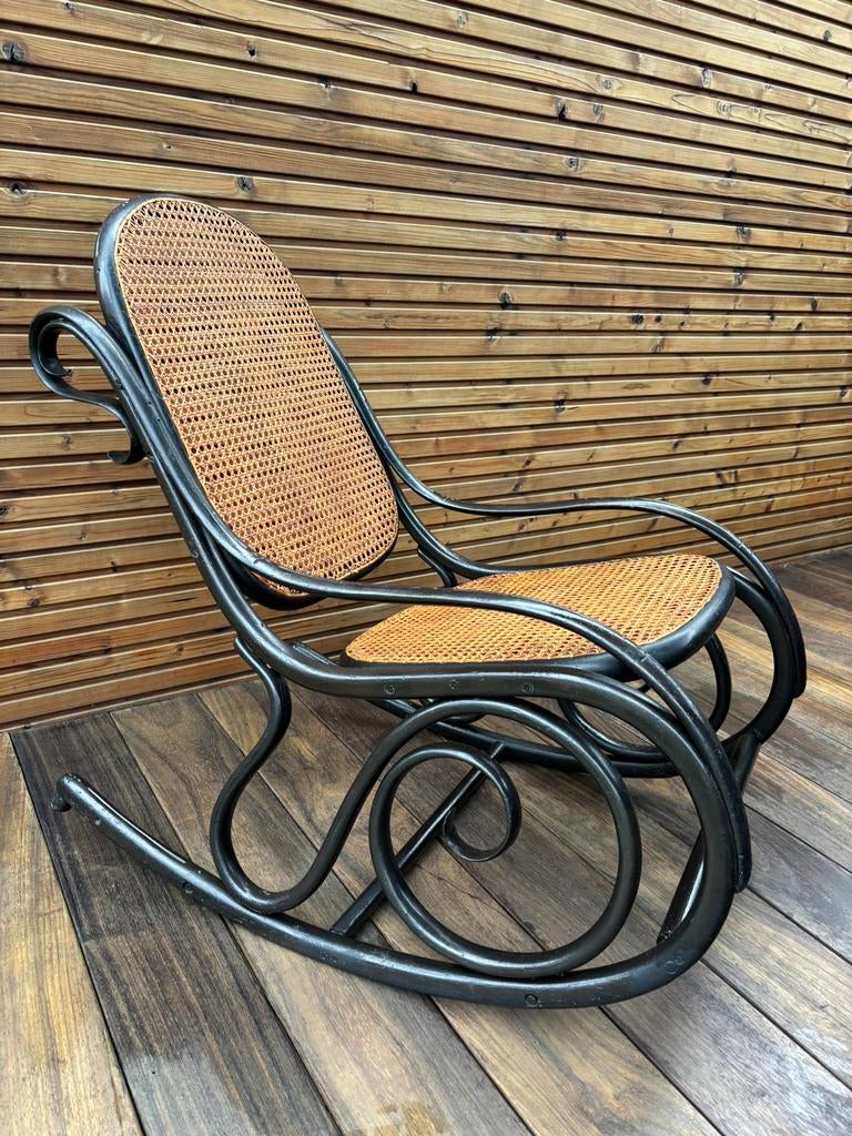 Antieken thonet schommelstoel, Ophalen
