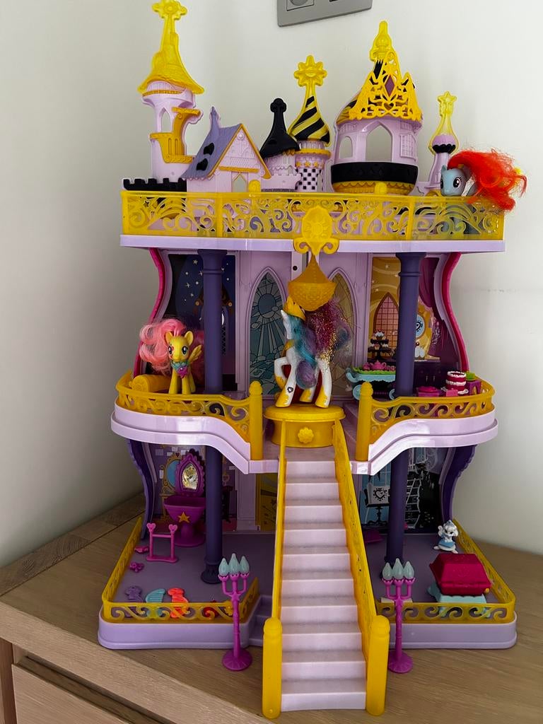 Kasteel My little pony: 3 pony’s + accessoires, Ophalen, Gebruikt