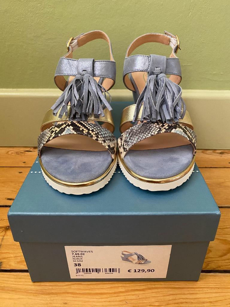 Nieuw! Maat 38. Merk: Softwaves. Sandalen met sleehak., Neuf, Enlèvement ou Envoi, Bleu, Softwaves