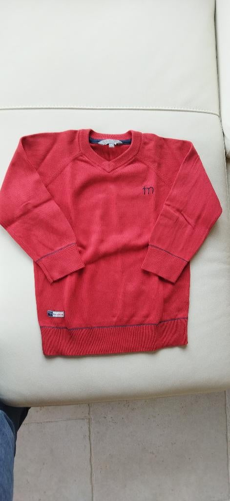 Rode trui met v- hals maat 116, Kinderen en Baby's, Kinderkleding | Maat 116, Ophalen, Trui of Vest, Zo goed als nieuw, JBC.