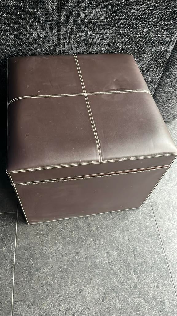 Grand pouf rangement marron en cuir., Ophalen, Gebruikt, Leer