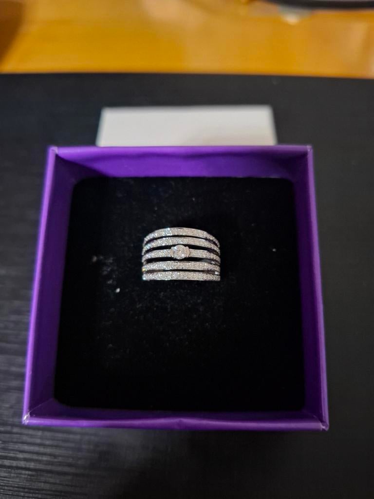 Ring 18k witgoud met 112 kleine en 1 grote diamant, Enlèvement