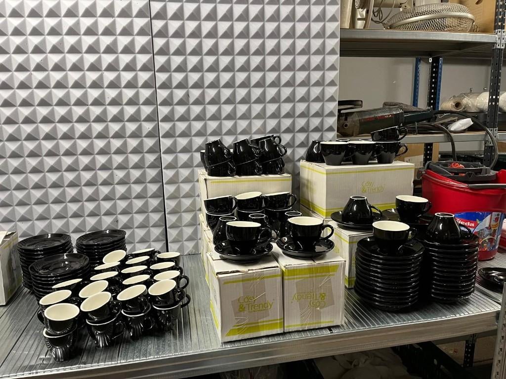 Lot de tasses noires Cosy & Trendy en porcelaine, Enlèvement, Comme neuf, Porcelaine, Tasse(s) et/ou soucoupe(s)