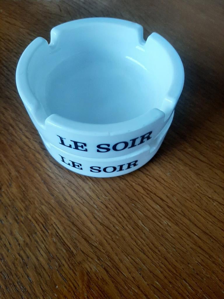Vintage Arcopal asbakken van krant "Le Soir" (set van 2), Ophalen of Verzenden, Zo goed als nieuw