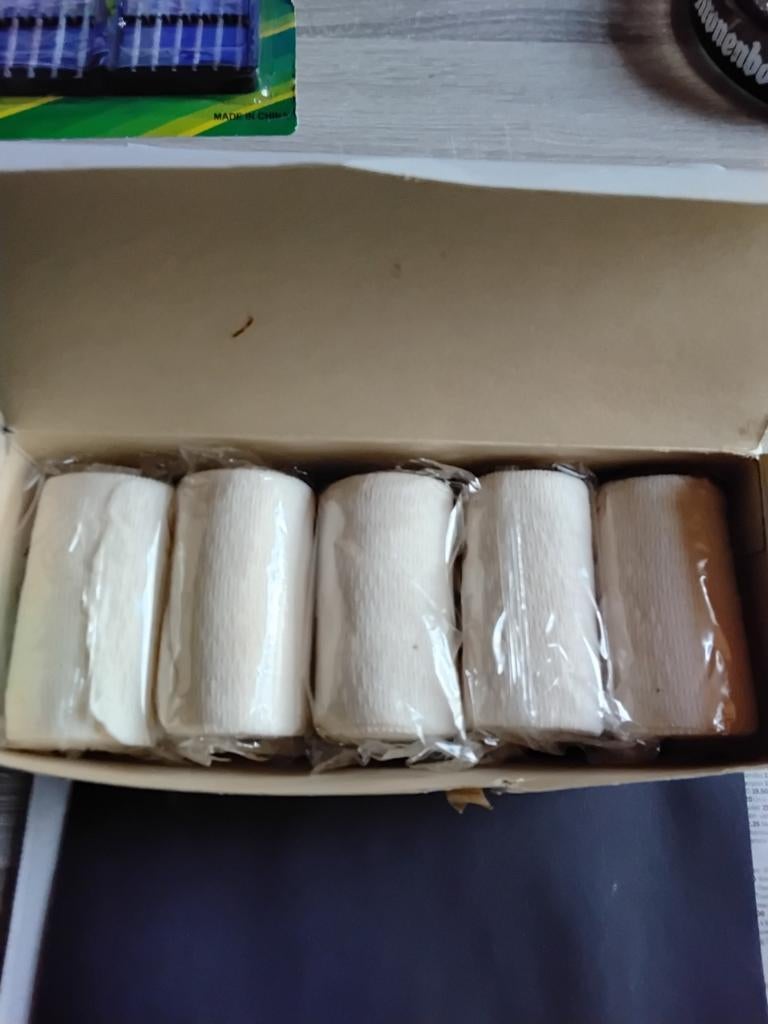 Boîte de 10 rouleaux de pansements extensibles., Enlèvement ou Envoi